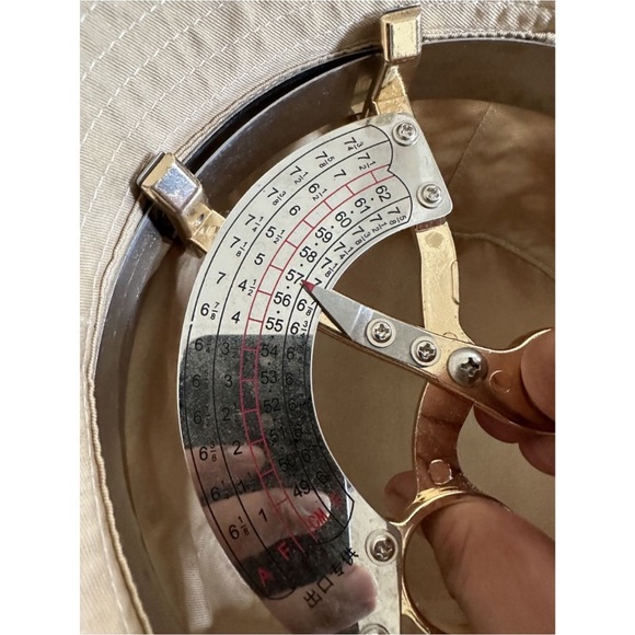 VINTAGE BURBERRY NOVA CHECK REVERSIBLE BUCKET - Picture 8 of 9